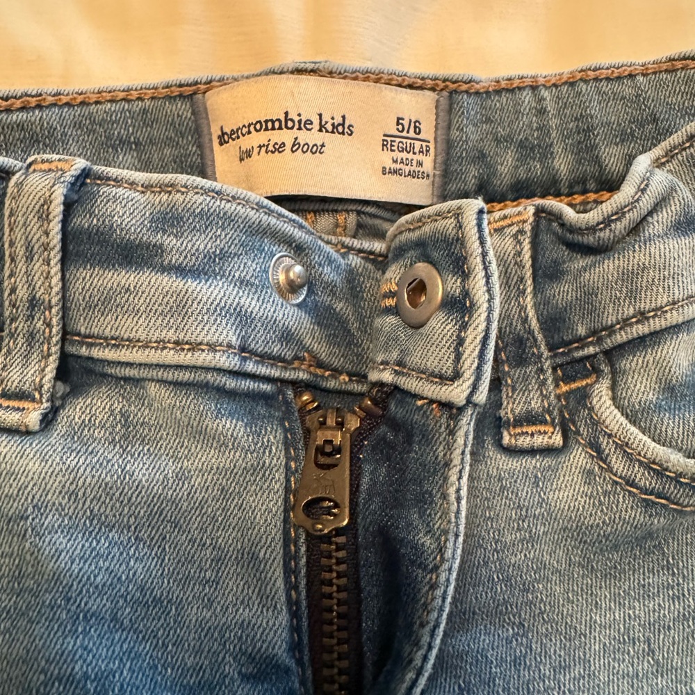 Abercrombie kids Girls low rise bootcut jeans 5/6 regular - Picture 8 of 12